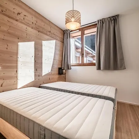 Pascal C03: 3 Neuf Pour 6 Personnes Appartement
